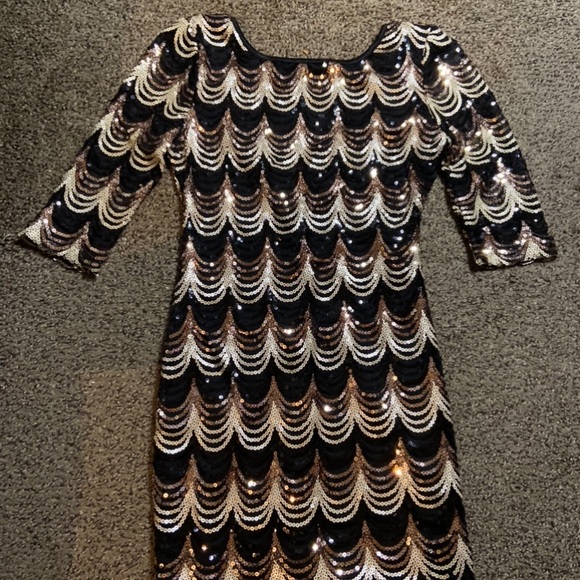 Sequin party dress with 3/4 sleeves and low back - Picture 2 of 2